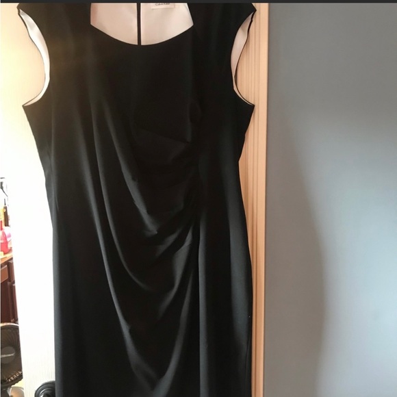 18W Calvin Klein black dresses. Rouched front, worn one. Like new - Picture 4 of 5
